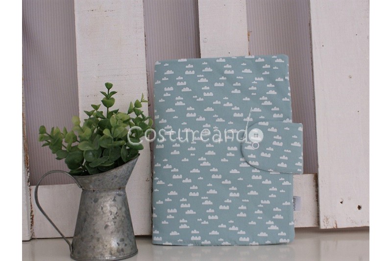 GREEN DOTS LINEN DOCUMENT HOLDER